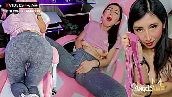 Chica Gamer De Youtube “sol Gameplays” Se Masturbarse Hasta Orinarse En Sus Leggins Mientras Trasmite En Directo – Solange Sun